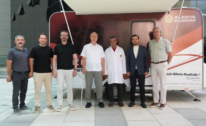 Alanya Belediyesi mobil kuaför aracı hizmete başladı