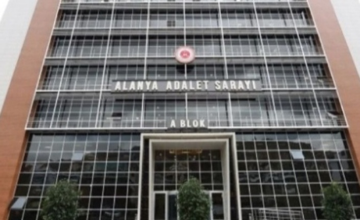 Alanya'da tutuklandığını anlayınca adliyeyi bir birine kattı