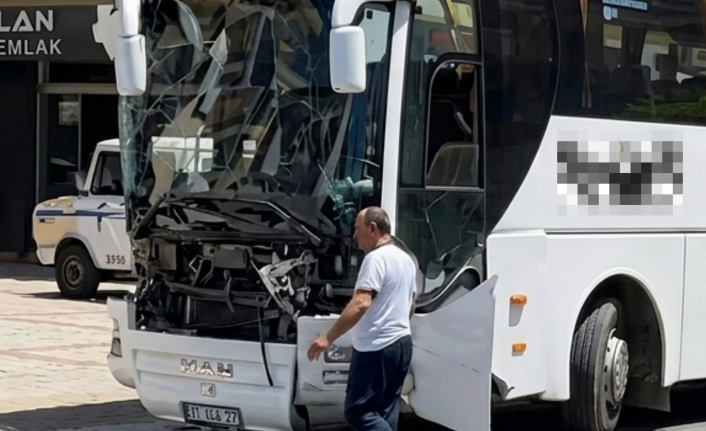 Alanya'da sıra dışı kaza: Şoförsüz otobüs facianın eşiğinden döndü!