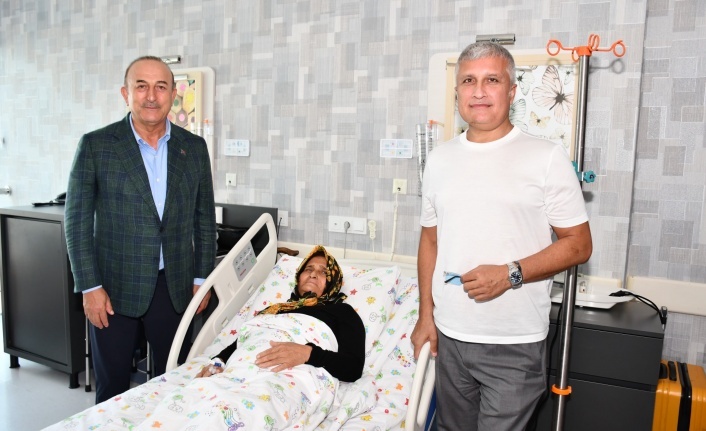 Çavuşoğlu’ndan hastalara moral ziyareti: “Geçmiş olsun Alanya!”