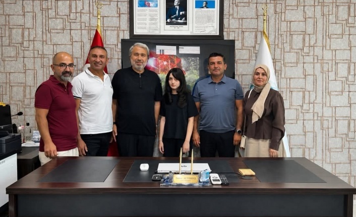 Türkiye birincisi öğrencisini ödüllendirdi!