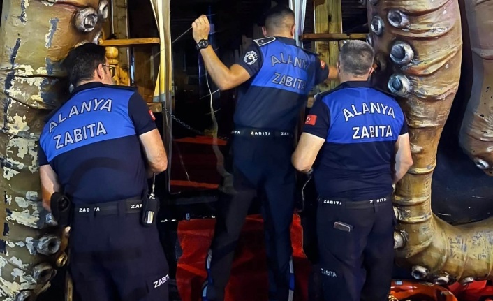 Alanya zabıtasından kavga eden tur teknelerine mühür!