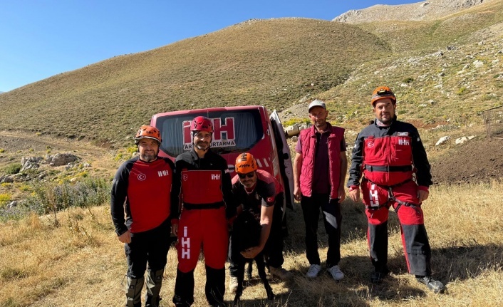 Alanya İHH ekipleri uçurumdaki keçiyi sağ salim kurtardı!