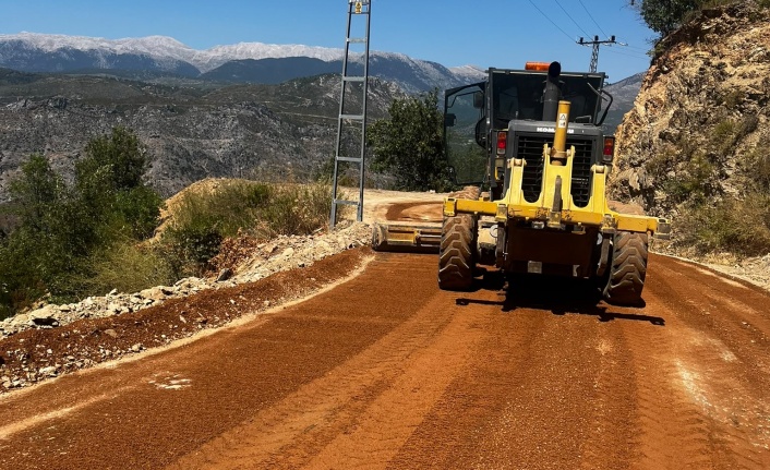 Antalya Büyükşehir'den Alanya yollarına bakım!