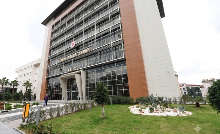 Şüpheli hareketleri ele verdi: Alanya’da uyuşturucudan 2 tutuklama!