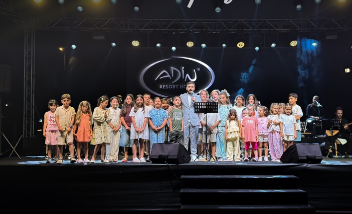 Mevlan Kurtishi konserinde çocuklardan duygulandıran anlar!