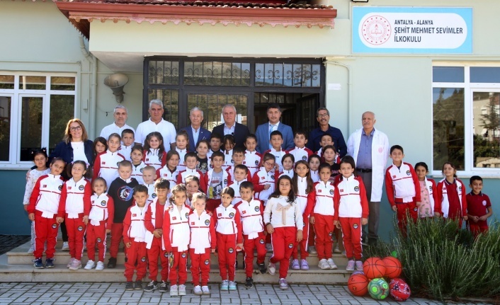 ALTSO'dan 500'den fazla öğrenciye eşofman ve spor malzemeleri desteği