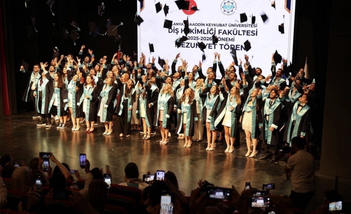 64 Diş hekimi mesleğe ilk adımını attı!