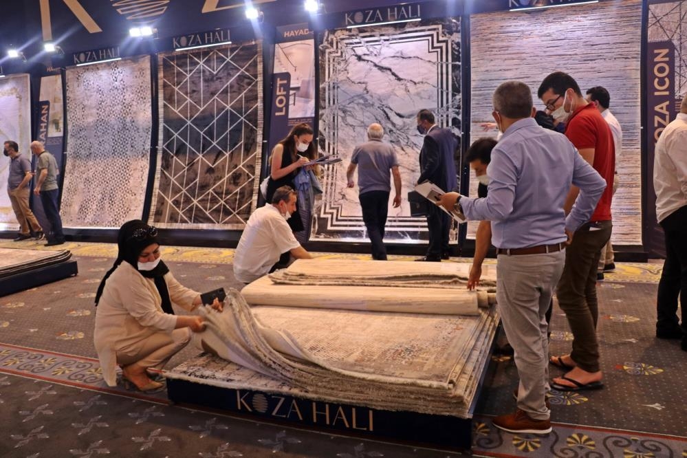 gunes ve suya dayanikli halilar antalya da gorucuye cikti